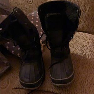 Snow boots
